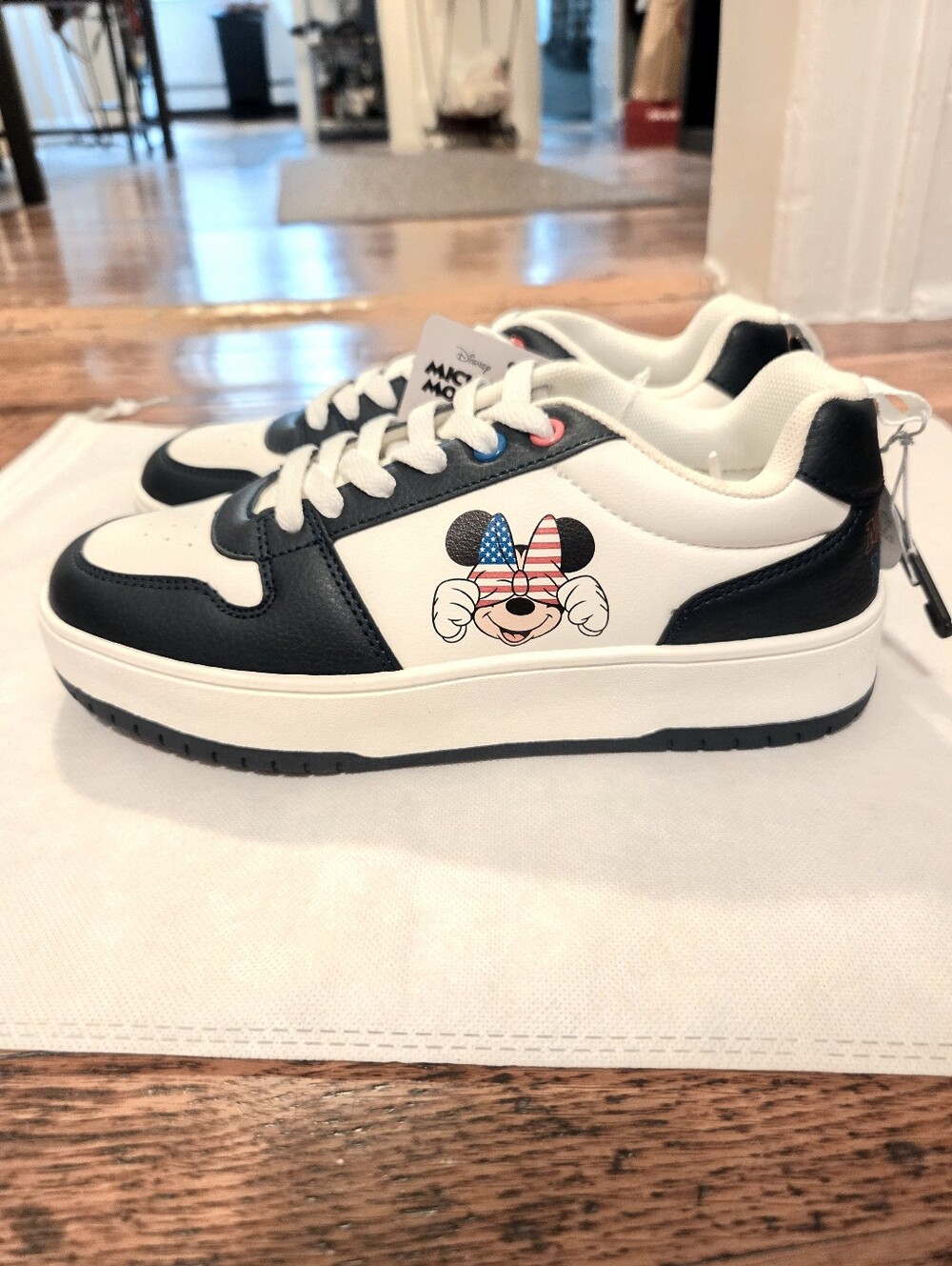 Disney Minnie Mouse USA Platform Sneakers Size 7